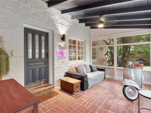 Продажа дома по адресу 842 NW 9th Ct - фото 7528592