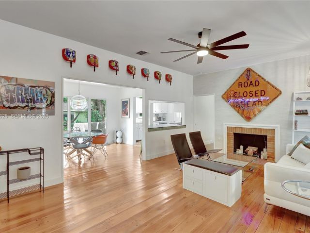 Продажа дома по адресу 842 NW 9th Ct - фото 7528593