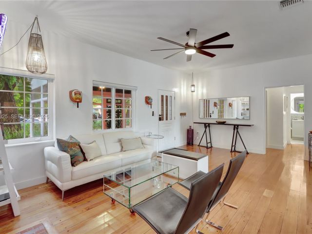 Продажа дома по адресу 842 NW 9th Ct - фото 7528594