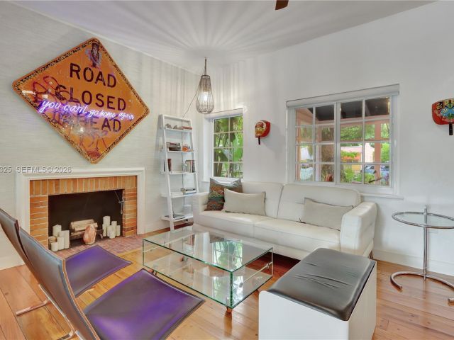 Продажа дома по адресу 842 NW 9th Ct - фото 7528595