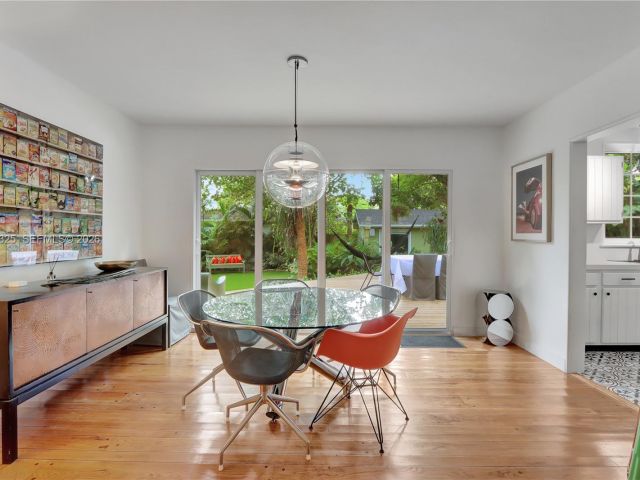 Продажа дома по адресу 842 NW 9th Ct - фото 7528596