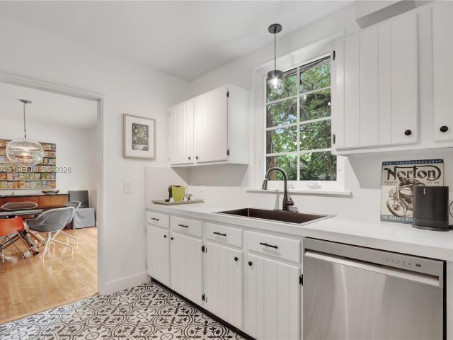 Продажа дома по адресу 842 NW 9th Ct - фото 7528601