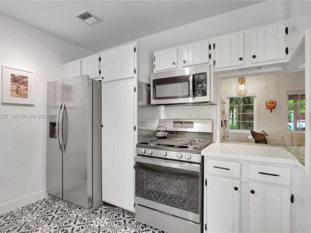 Продажа дома по адресу 842 NW 9th Ct - фото 7528602