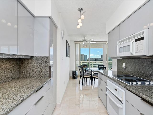 Продажа квартиры #744 - фото 7493219