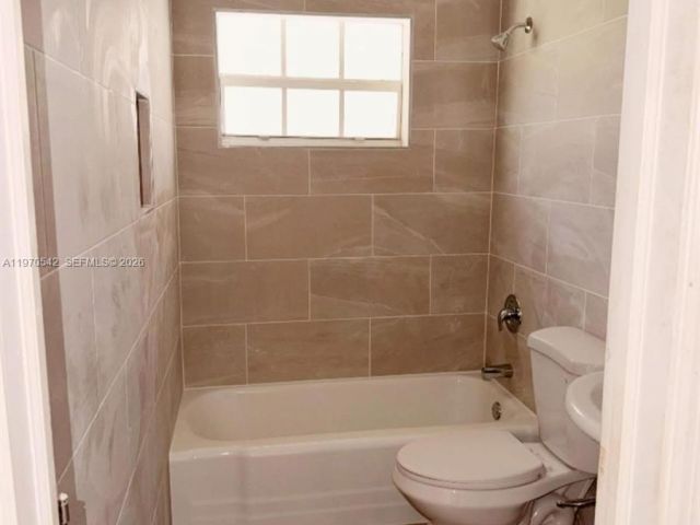 Дом в аренду по адресу 3048 NW 20th St n/a - фото 7483628