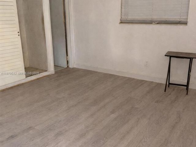 Дом в аренду по адресу 3048 NW 20th St n/a - фото 7483631