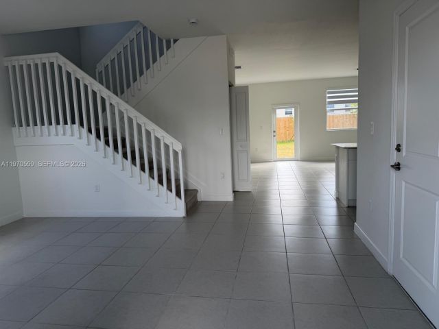 Дом в аренду по адресу 2638 SE 9th St - фото 7493110