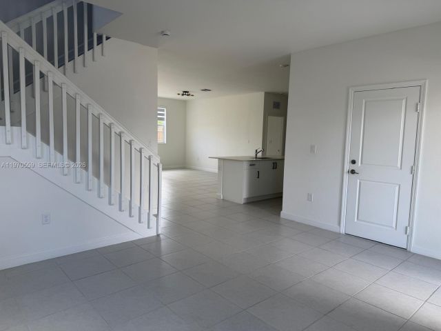 Дом в аренду по адресу 2638 SE 9th St - фото 7493111