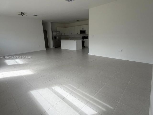 Дом в аренду по адресу 2638 SE 9th St - фото 7493113