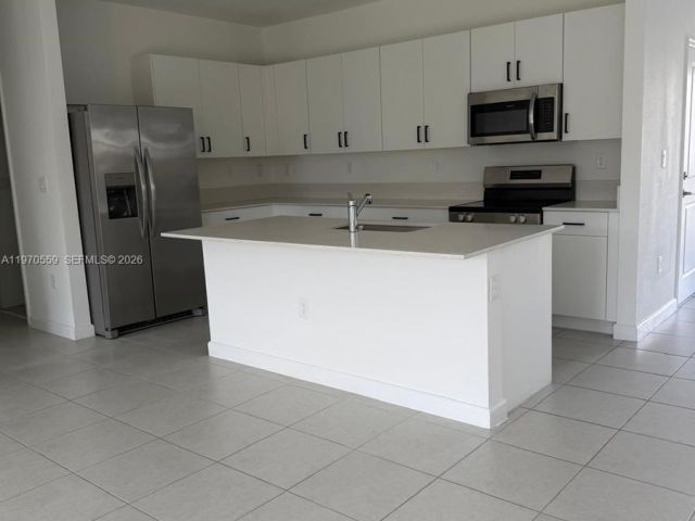 Дом в аренду по адресу 2638 SE 9th St - фото 7493114