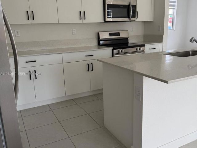 Дом в аренду по адресу 2638 SE 9th St - фото 7493115