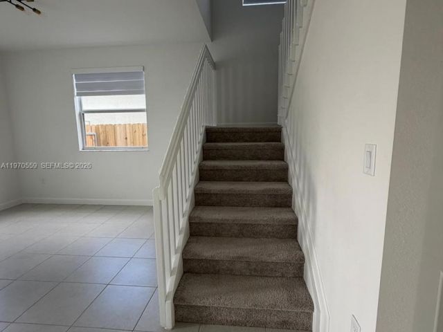 Дом в аренду по адресу 2638 SE 9th St - фото 7493120