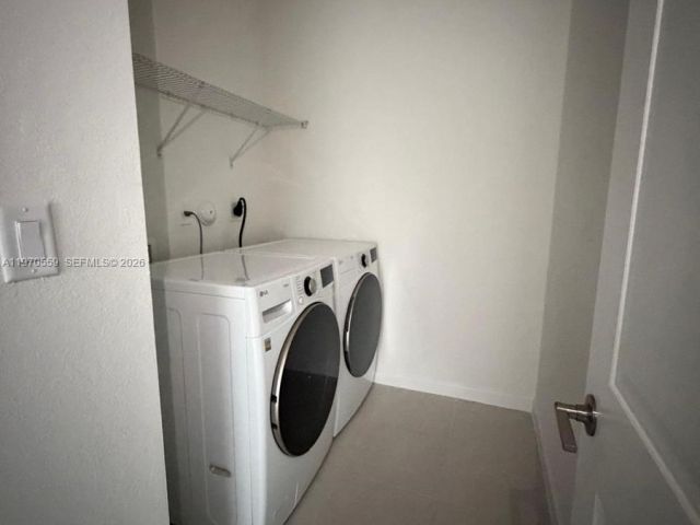 Дом в аренду по адресу 2638 SE 9th St - фото 7493122