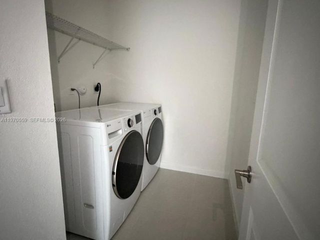 Дом в аренду по адресу 2638 SE 9th St - фото 7493123