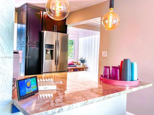 Продажа дома по адресу 1130 NE 23rd Pl - фото 7478826