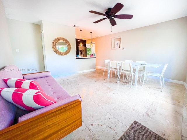 Продажа дома по адресу 1130 NE 23rd Pl - фото 7478830