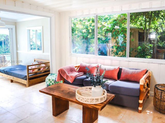 Продажа дома по адресу 1130 NE 23rd Pl - фото 7478831