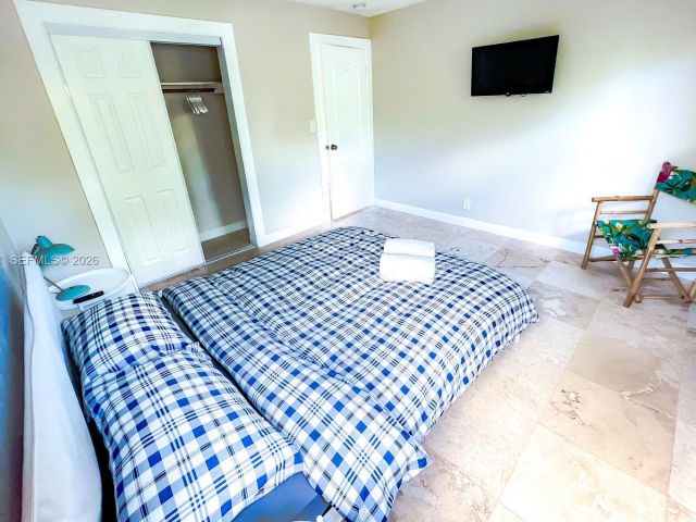 Продажа дома по адресу 1130 NE 23rd Pl - фото 7478837