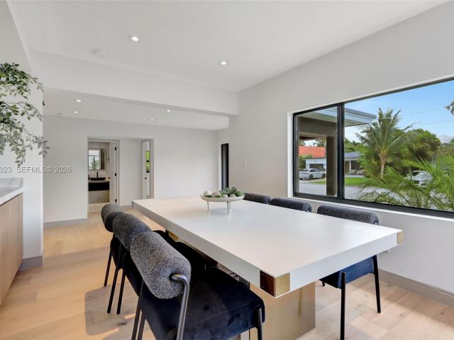 Продажа дома по адресу 9048 Dickens Ave - фото 7467183