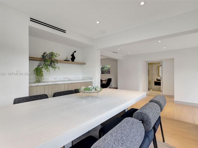 Продажа дома по адресу 9048 Dickens Ave - фото 7467184