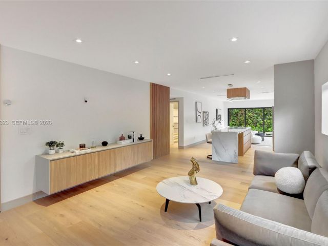 Продажа дома по адресу 9048 Dickens Ave - фото 7467185