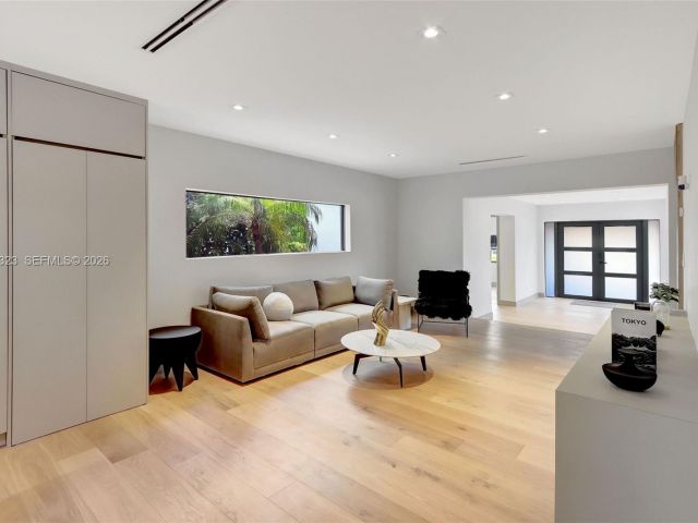 Продажа дома по адресу 9048 Dickens Ave - фото 7467186