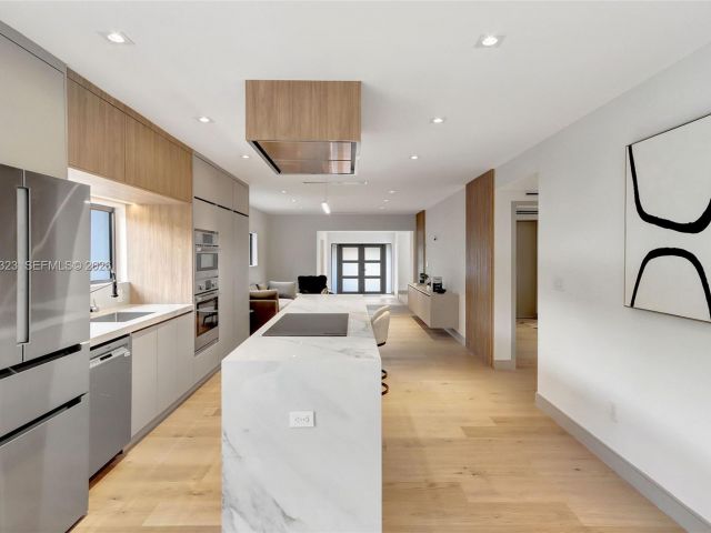 Продажа дома по адресу 9048 Dickens Ave - фото 7467190