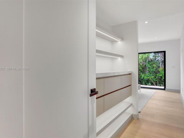 Продажа дома по адресу 9048 Dickens Ave - фото 7467192