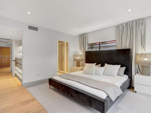 Продажа дома по адресу 9048 Dickens Ave - фото 7467193