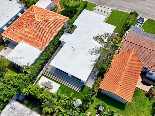 Продажа дома по адресу 9048 Dickens Ave - фото 7467197