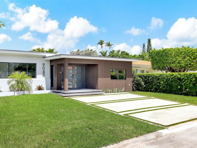 Продажа дома по адресу 9048 Dickens Ave - фото 7467199