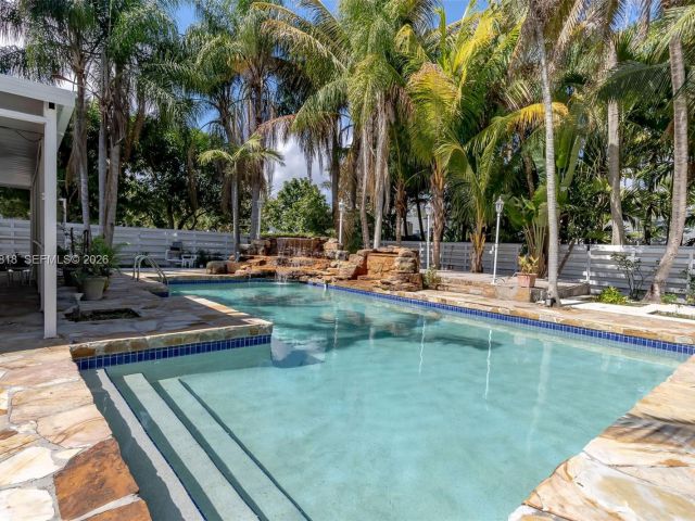 Продажа дома по адресу 15005 SW 148th St - фото 7522006