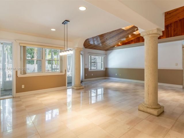 Продажа дома по адресу 15005 SW 148th St - фото 7522014