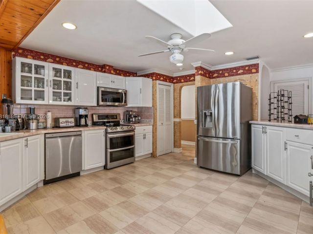 Продажа дома по адресу 15005 SW 148th St - фото 7522016