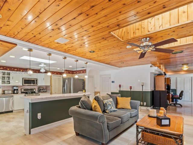 Продажа дома по адресу 15005 SW 148th St - фото 7522017