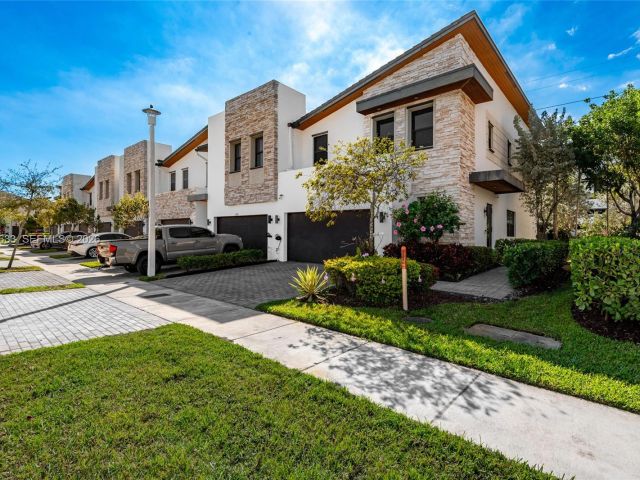 Дом в аренду по адресу 7902 NW 105th Ct 7902 - фото 7517610