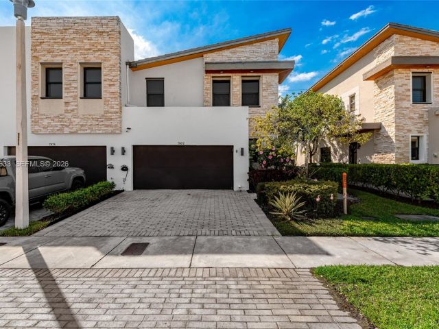 Дом в аренду по адресу 7902 NW 105th Ct 7902 - фото 7517611