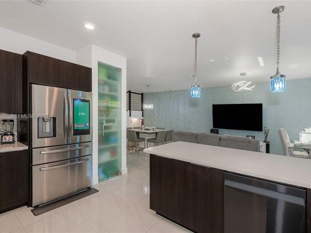 Дом в аренду по адресу 7902 NW 105th Ct 7902 - фото 7517623