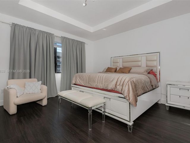 Дом в аренду по адресу 7902 NW 105th Ct 7902 - фото 7517625