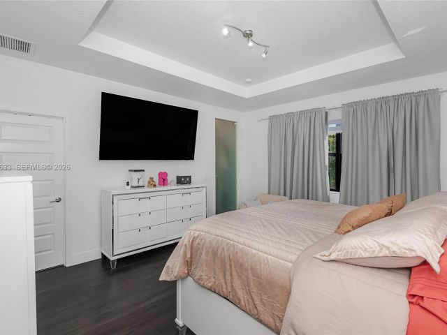 Дом в аренду по адресу 7902 NW 105th Ct 7902 - фото 7517626