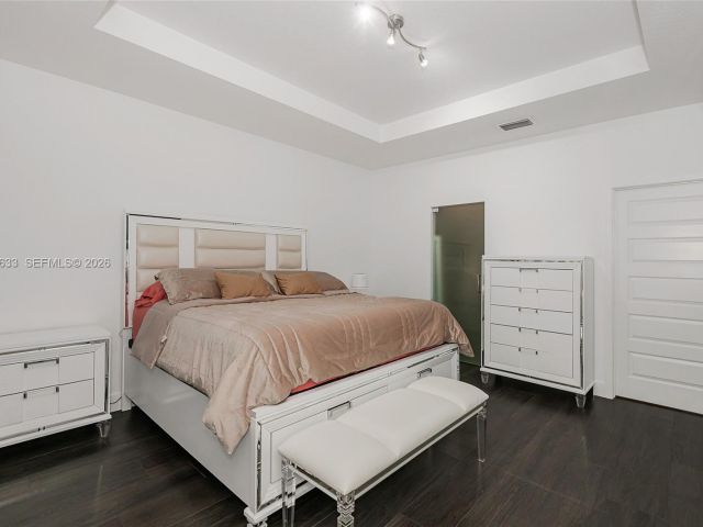 Дом в аренду по адресу 7902 NW 105th Ct 7902 - фото 7517627