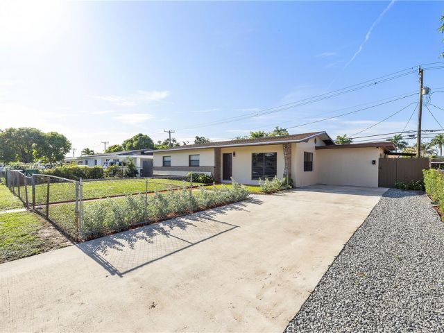 Дом в аренду по адресу 3840 NW 176th St 1 - фото 7480426