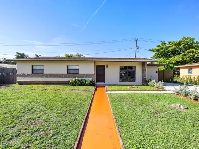 Дом в аренду по адресу 3840 NW 176th St 1 - фото 7480415