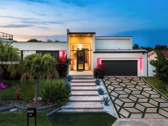 Продажа дома по адресу 2225 NE 19th St - фото 7483434