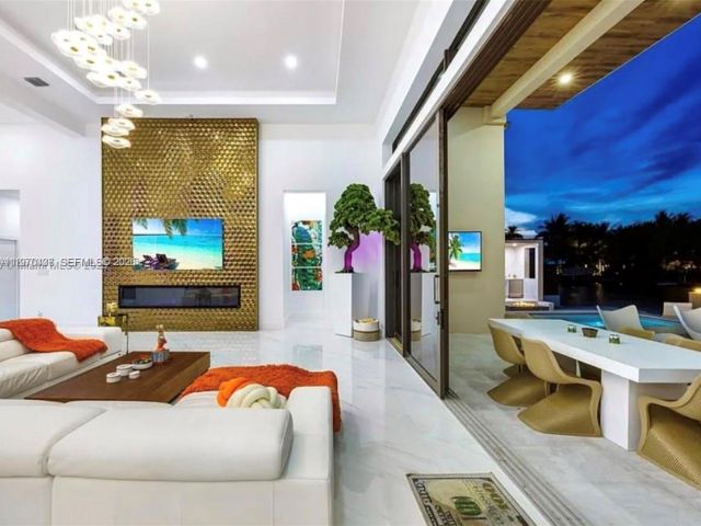 Продажа дома по адресу 2225 NE 19th St - фото 7483441