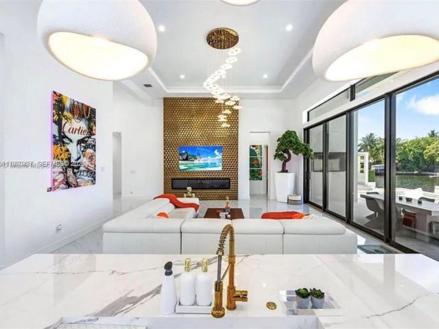 Продажа дома по адресу 2225 NE 19th St - фото 7483449