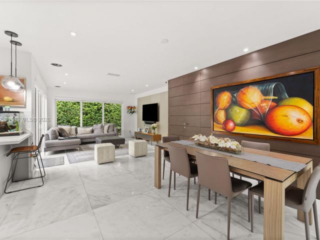 Продажа дома по адресу 721 Bird Rd - фото 7528465