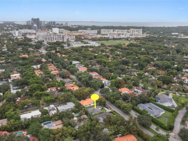 Продажа дома по адресу 721 Bird Rd - фото 7528467