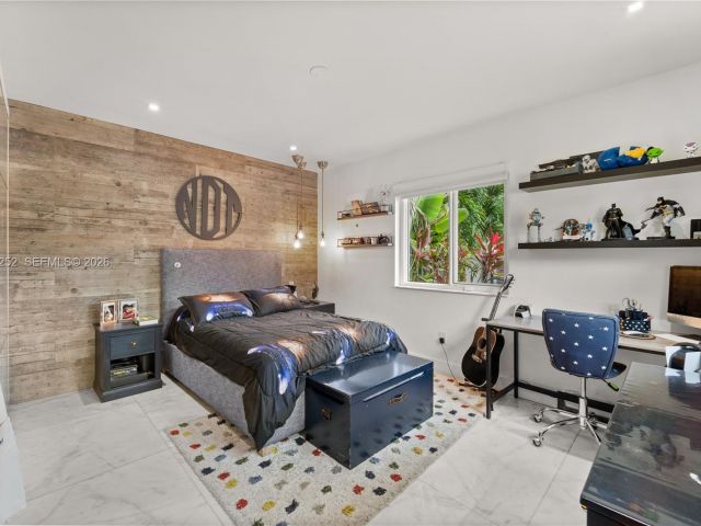 Продажа дома по адресу 721 Bird Rd - фото 7528472