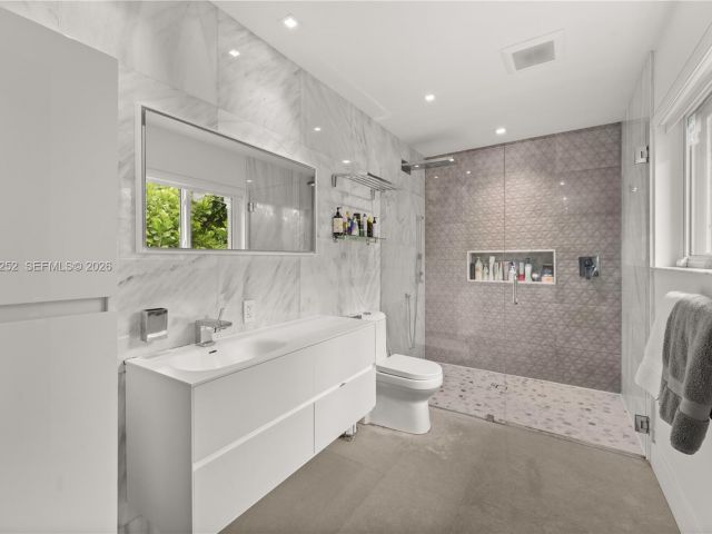 Продажа дома по адресу 721 Bird Rd - фото 7528473